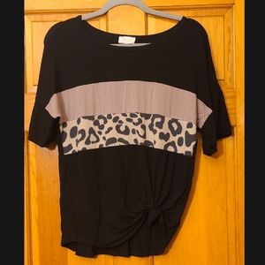 Pink Lily Cheetah Print Shirt sz S